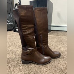 Brown boots. Size 6.5.